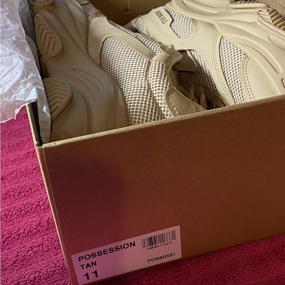 Steve Madden possession sneakers - Picture 2 of 5